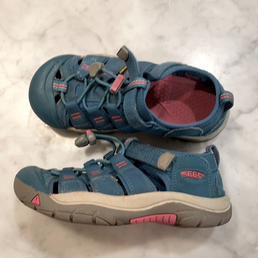 Keen girl Velcro water shoes